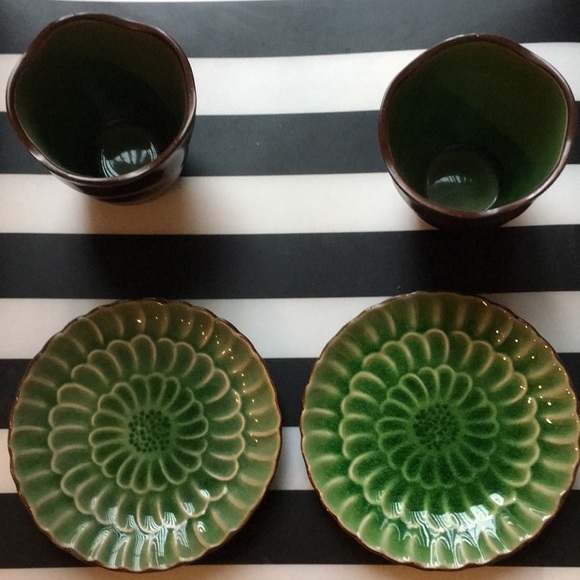 NWOT; 2 cups/ 2 small plates - Picture 2 of 8